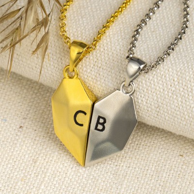 2 Pieces Personalized Magnetic Interattraction Heart-Shaped Name Necklace Valentine's Day