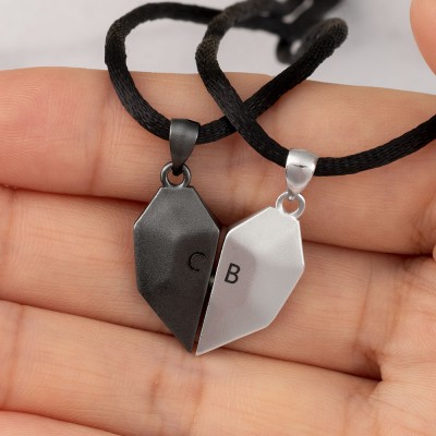 2 Pieces Personalized Magnetic Interattraction Heart-Shaped Name Necklace Valentine's Day